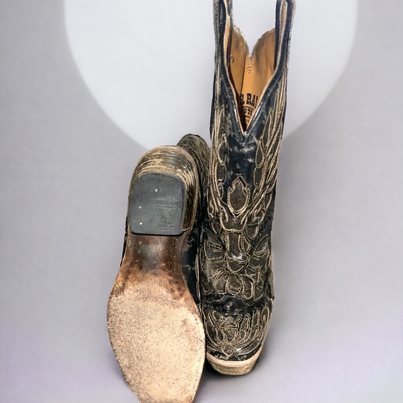 Corral brand Distressed leather embroidered cowboy boot - Picture 4 of 7